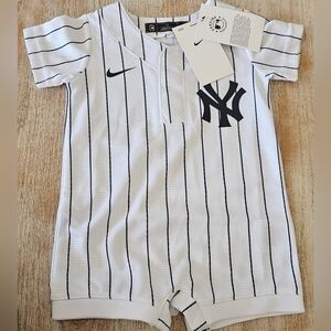 New Nike New York Yankees Baby Romper - White